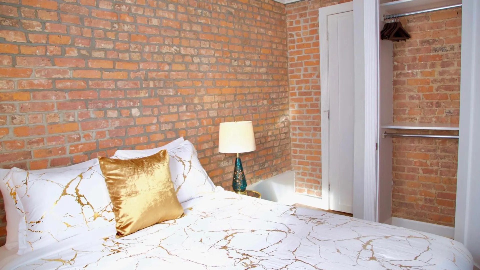 New York Style Stay Near Central Park Apartment
